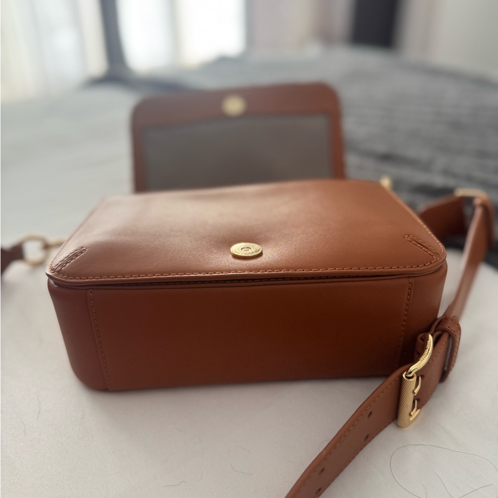 Marc Jacobs Tan Leather Crossbody Bag - Picture 2 of 5